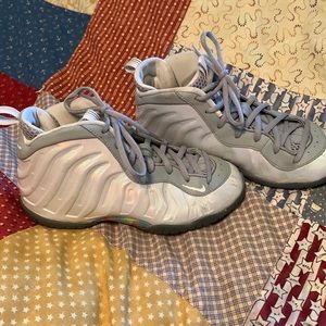 Nike high top shoes - size 2 Youth. Good condition